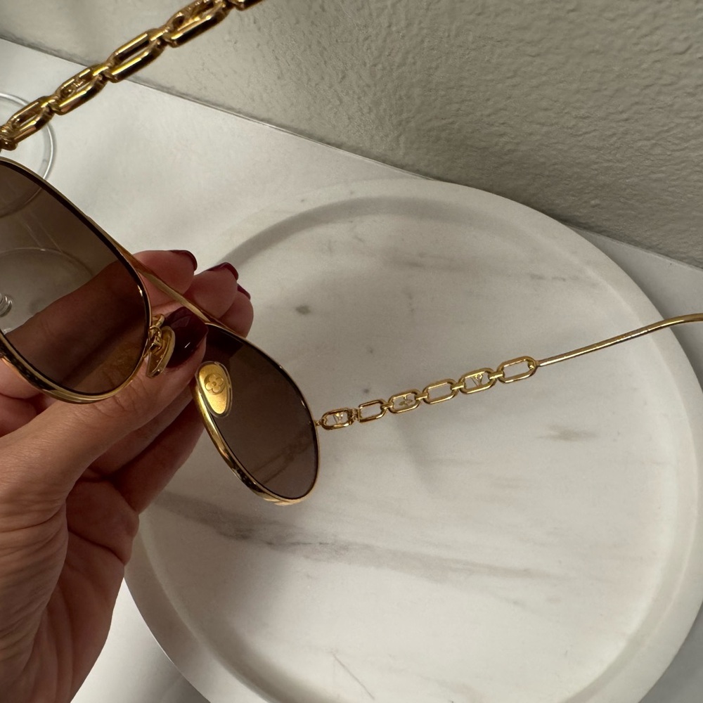 My LV Chain Pilot Sunglasses Louis Vuitton Gold Frame Sunglasses with Brown - Picture 4 of 13